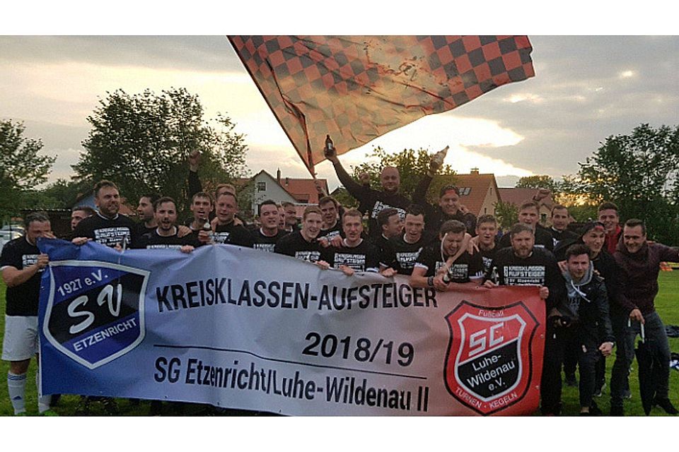 Im zweiten Anlauf hat´s geklappt. Nachdem sie im letzten Jahr in der Relegation noch gescheitert war, hat die SG Etzenricht/Luhe-Wildenau II gestern abend den Sprung in die Kreisklasse geschafft. Foto: Werner Schaupert