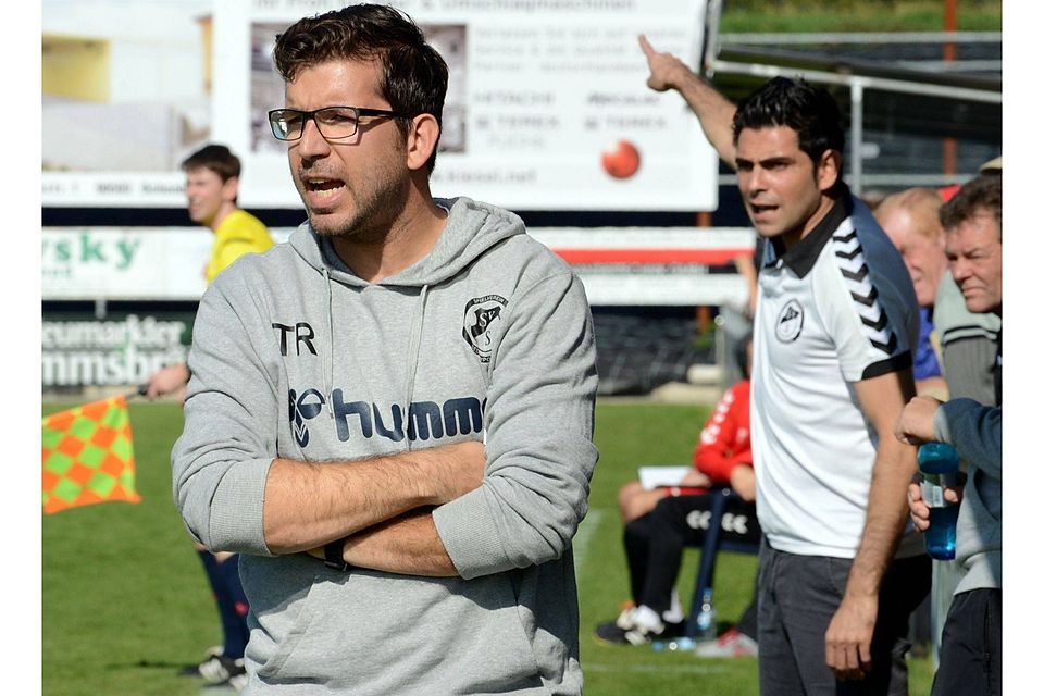 Ab der Saison 2015/16 steht Serdal Gündogan (rechts) in der Trainerhierarchie des SV Seligenporten nicht mehr hinter, sondern neben Florian Schlicker. F: Meier
