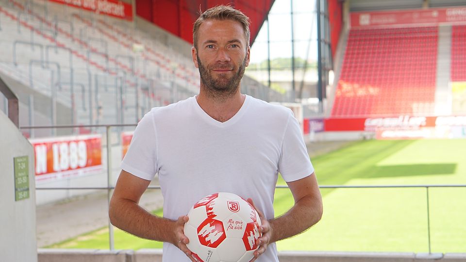 Bei seiner Vorstellung als neuer Co-Trainer des SSV Jahn im Regensburger Jahnstadion: Andreas Patz.
