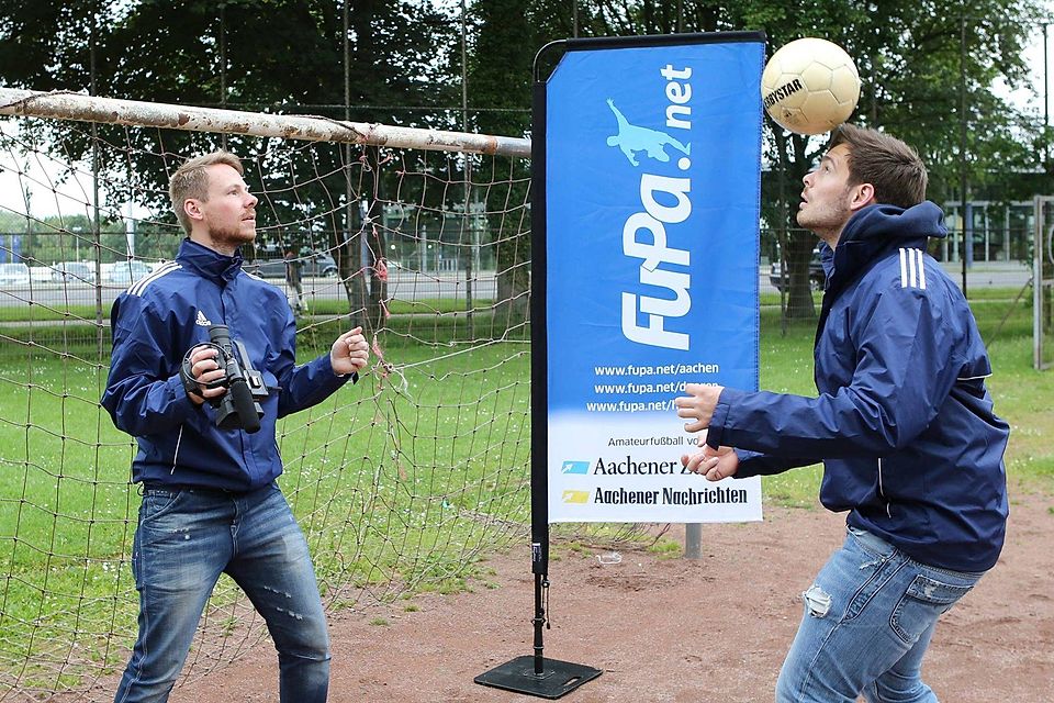 André Nückel (rechts) wird FuPa Aachen Düren Heinsberg zum Saisonende verlassen. Das FuPa-Topspiel des Monats mit Tobias Königs (links) wird es weiterhin geben. Foto: Andreas Steindl