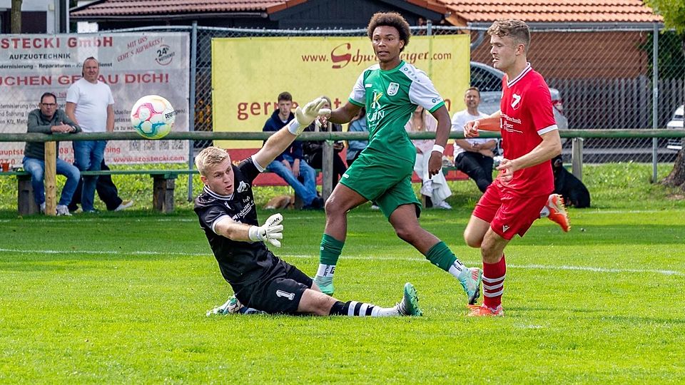 Hoki #31 Elias Schnier Torschuß ging leider einen halben Meter am Tor vorbei-CS