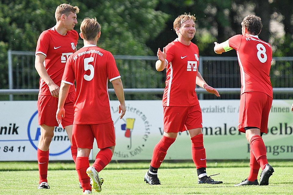 Klare Angelegenheit: Angeführt vom dreifachen Torschützen Simon Pickhard (Zweiter von rechts) kam der FC Rennertshofen in Klingsmoos zu einem 4:1-Erfolg.