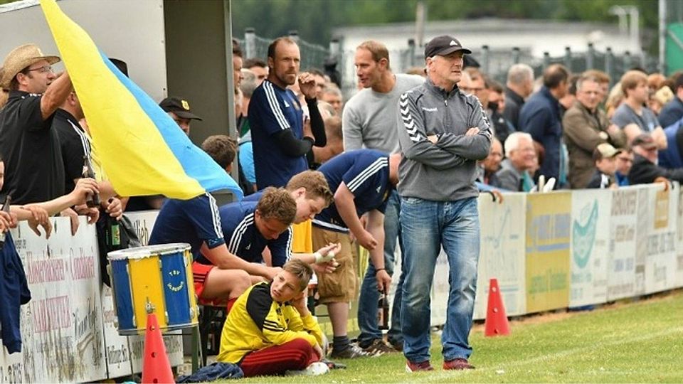 Karl Reitmaier (rechts, im Vordergrund) hat sein Traineramt beim TSV Ulbering niedergelegt F: Kirchmayr