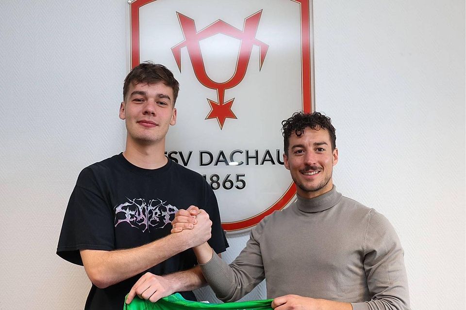 Vertrag verlängert: Marco Jakob (links) und Sportlicher Leiter Max Mayer.
