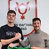 Vertrag verlängert: Marco Jakob (links) und Sportlicher Leiter Max Mayer.