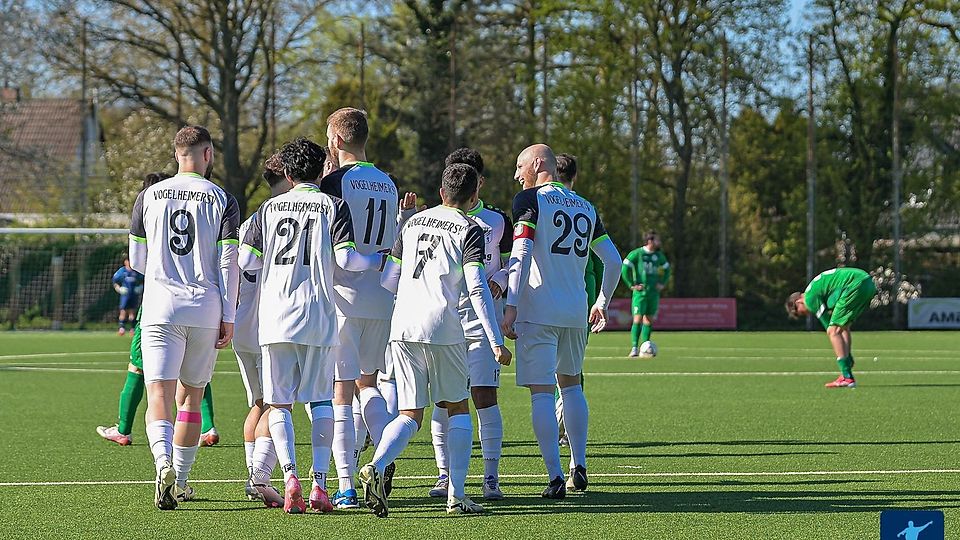 Der Vogelheimer SV bejubelt einen klaren 6:0-Erfolg zum Heimauftakt. 