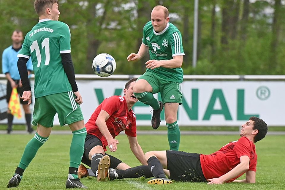 Valentin Jaumann (rechts) erzielte das Goldene Tor für den TSV Zusmarshausen beim 1:0-Erfolg in Stätzling. 