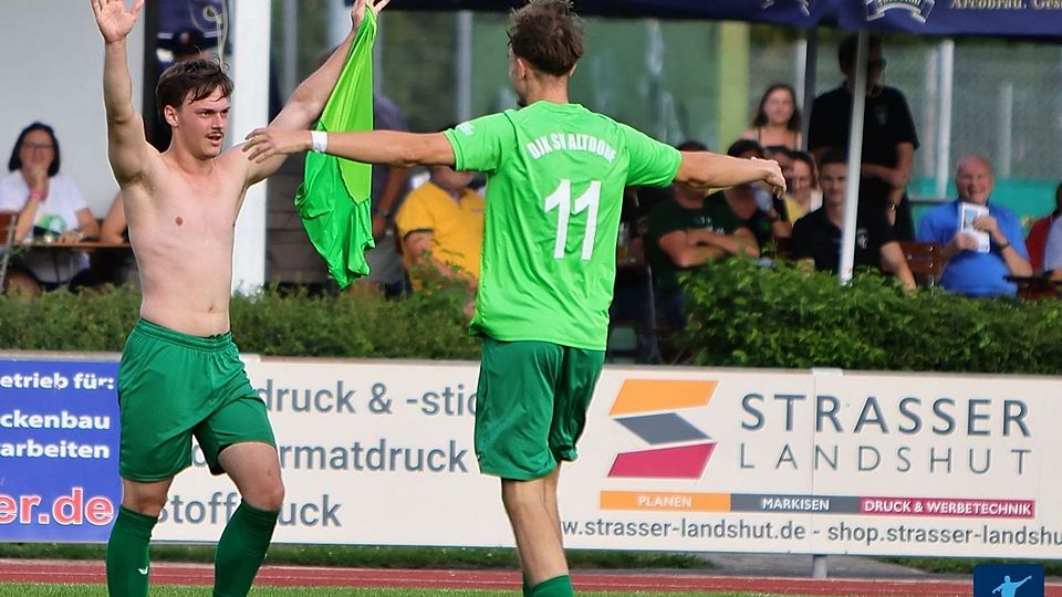 Albert Brunner (li.) markierte beim 5:4-Sieg der DJK-SV Altdorf gegen die SG Attenhofen 1 / Walkertshofen 2 alle fünf Treffer seines Teams 