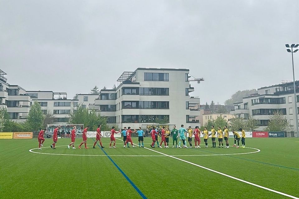 Handshake und Punkteteilung beim Spiel Unterstrass gegen Wollishofen.