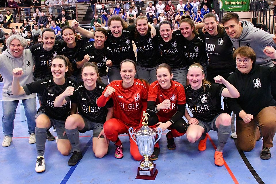 Die Frauen des TSV Schwaben Augsburg wurde ihrer Favoritenrolle gerecht. In Günzburg holten sie sich den schwäbischen Futsaltitel 2023.