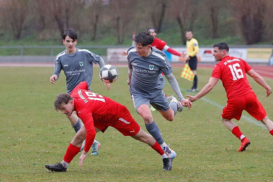 Patrick Kunze (l.) steht dem SV Bruckmühl wieder zur Verfügung.