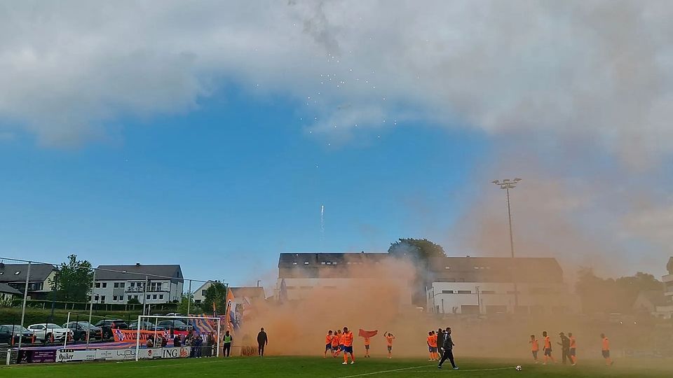 Lorentzweiler feiert in Weisewampach zusammen mit seinen Fans den Aufstieg