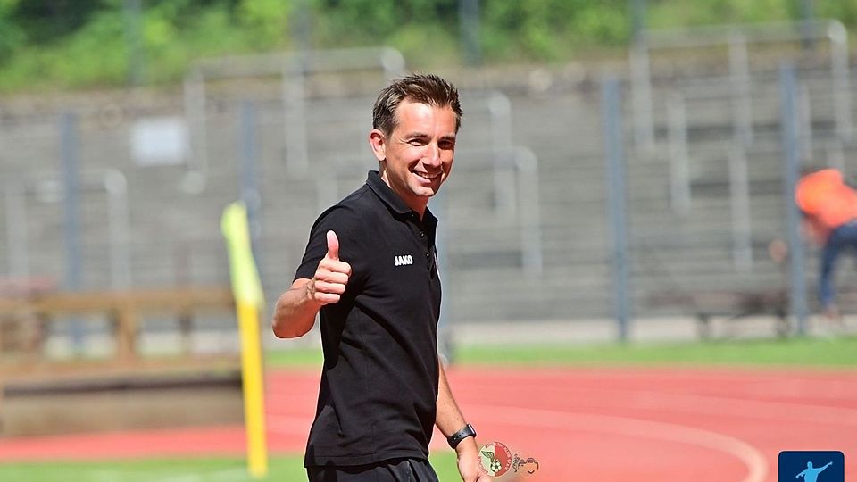 Daumen hoch vom BAK: Trainer Andre Meyer darf Berlin verlassen und einen Job in der 3. Liga antreten.