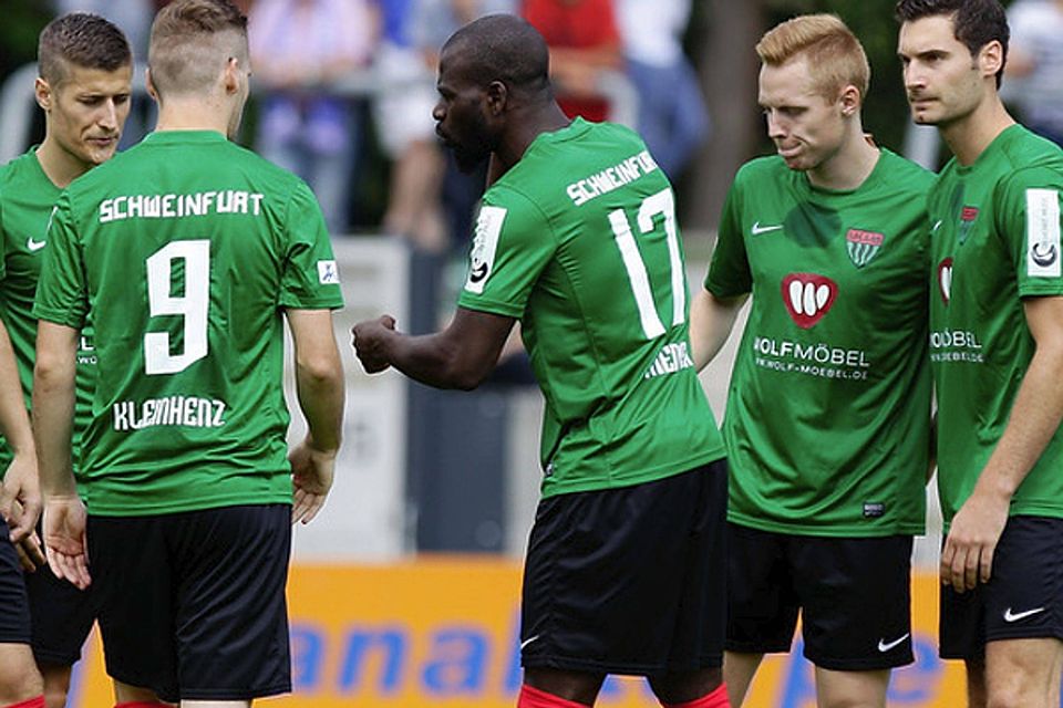 Nach dem bestätigten Dopingvergehen wird Joe Mensah (mi.) für längere Zeit nicht mehr am Ball sein. F: Scheuring