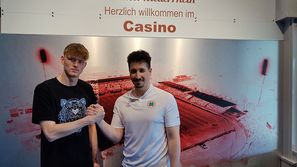 Dominik Burghard hat seinen Vertrag bei Rot-Weiß Oberhausen verlängert.