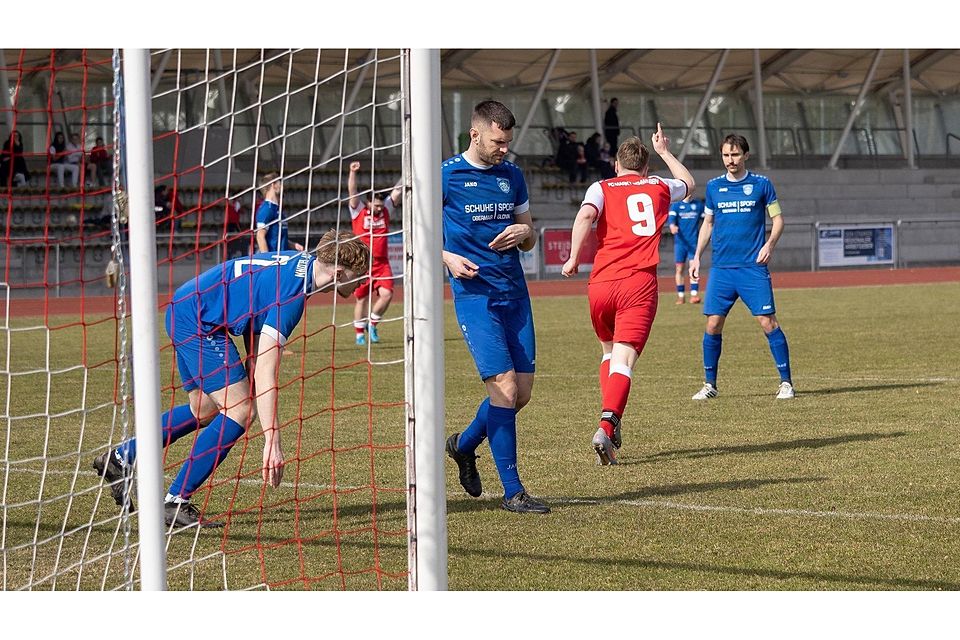 FB Kreisklasse Markt Schwaben (rot) Alexander Dremel  -----  Glonn von links  Dominik Simic , Jakob Stefer und Maximilian Bernhard