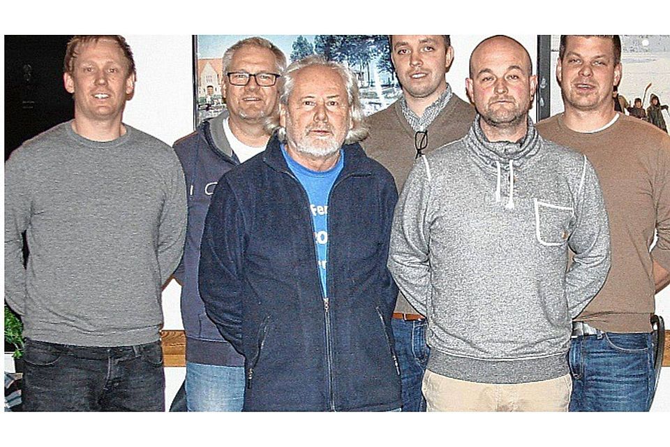 Wollen den TuS Krempe voranbringen  (von links): Dennis Horn, Peter Krieger, Reinhard Kühlcke, Tim Weimann, Björn Baumann und Tym Oehlers. ml