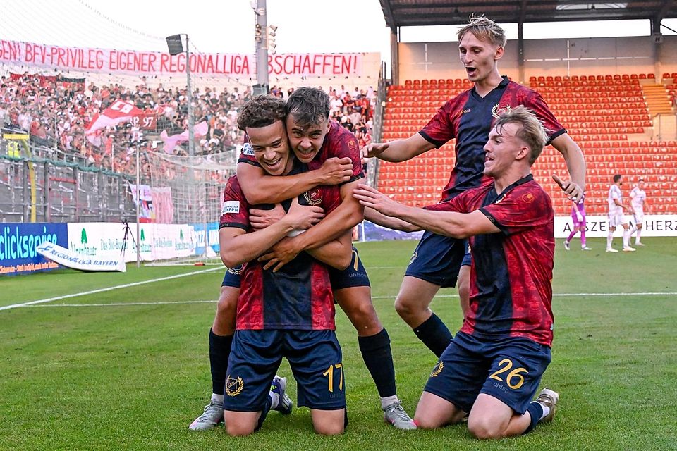 Haching schlug den FC Bayern II mit 2:0. Haching schlug den FC Bayern II mit 2:0.