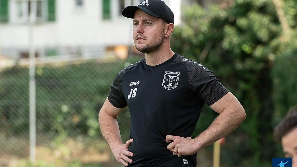 Julian Sutter wird im Winter seine Tätigkeit als Chefcoach der "Wölfe" schweren Herzens beenden.