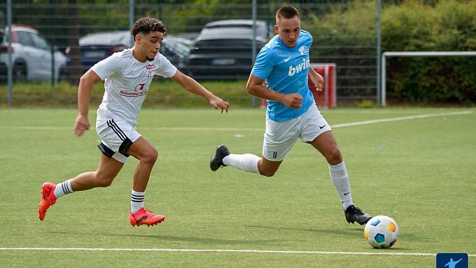 Der TFC Inter Troisdorf - hier in blau - spielt bisher eine überragende Saison.