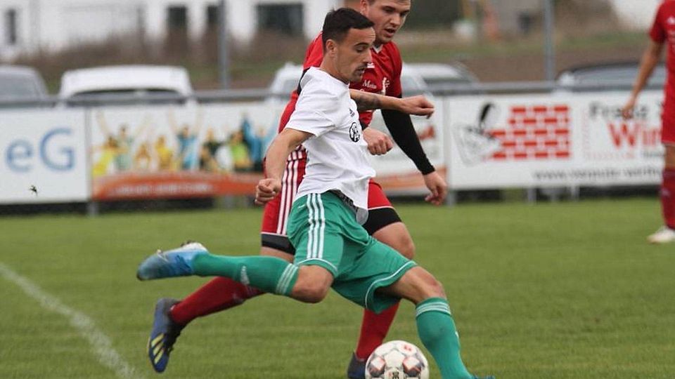 Die Motivationskünste von Trainer Marcel Taboga (vorne) sind beim SV-DJK Wittibreut für die restliche Saison gefragt. 