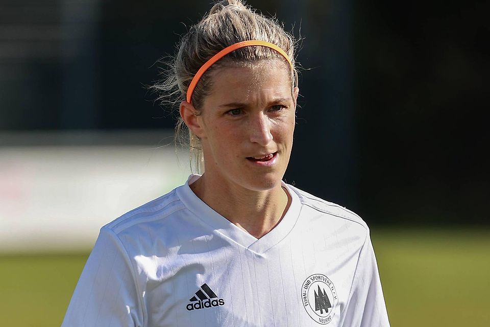 Spielende Co-Trainerin beim Bezirksoberliga-Team des TSV Neuried und ehemalige schwedische Junioren-Nationalspielerin: Emma Zielinski.