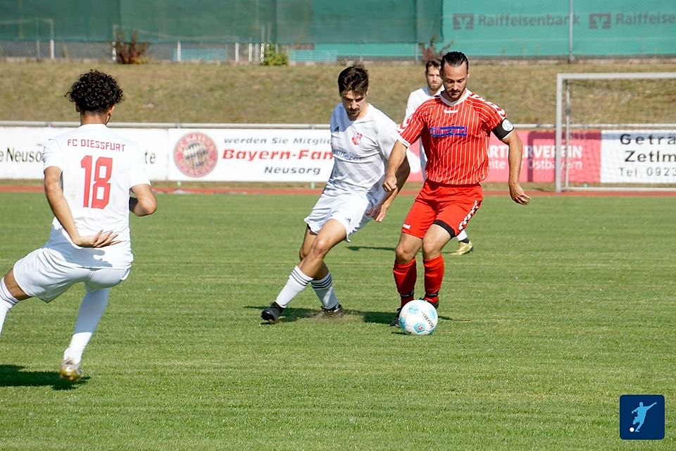 Das davongeeilte Führungsduo der Kreisklasse West: "Dominator" FC Dießfurt (in Weiß) und sein "Vize" SV Neusorg (in Rot). Das davongeeilte Führungsduo der Kreisklasse West: "Dominator" FC Dießfurt (in Weiß) und sein "Vize" SV Neusorg (in Rot).