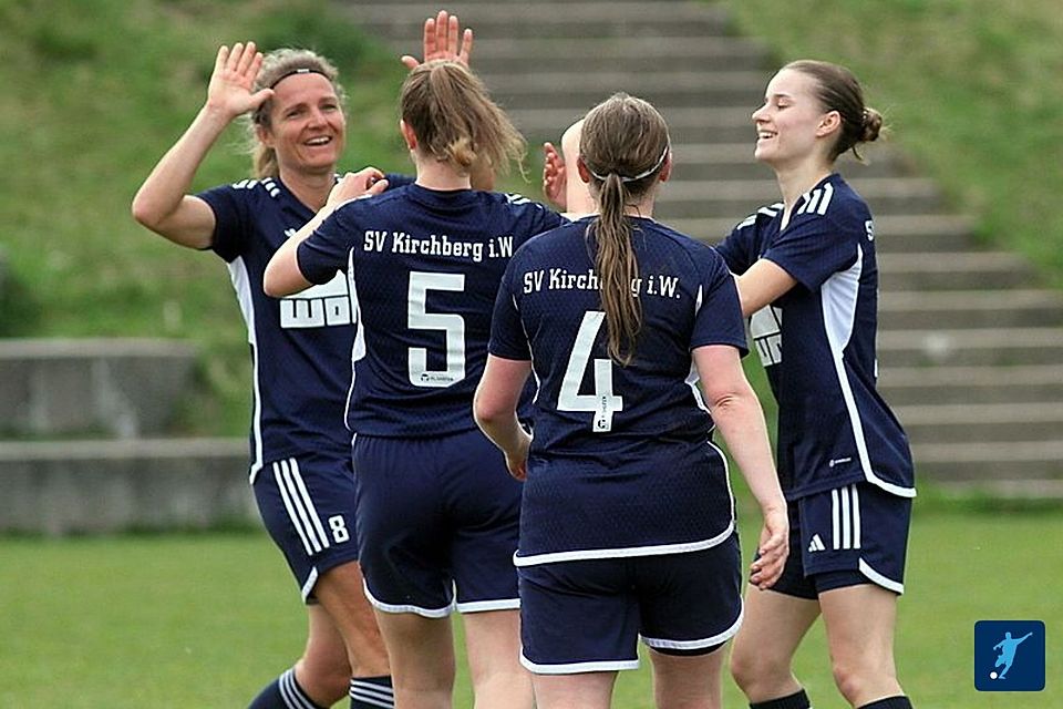 Jubelnde Gesichter beim 4:0-Erfolg der Kirchbergerinnen gegen Alburg.