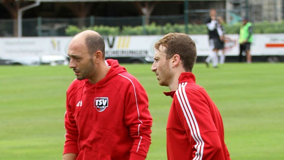 TSV-Coach Ferdi Özcan (links) und seinMittelfregisseur Luca Czarnecki freuen sich auf den Auftakt der Bezirksliga.	