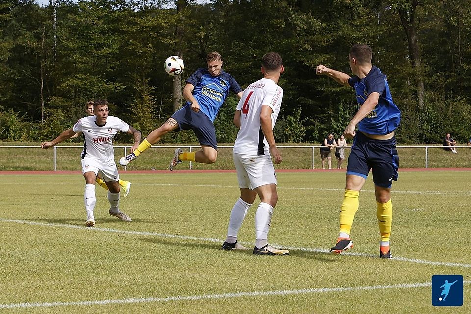 Der 1.FC Mühlhausen (blau) empfängt am Sonntag den Karlsruher SC.