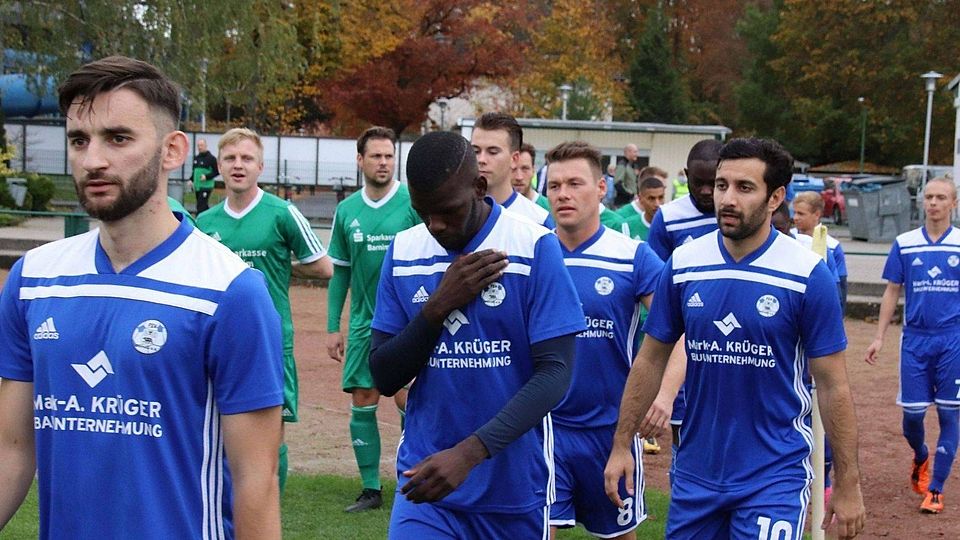 Omid Saberdest, hier im Bild rechts mit der Nummer 10 im blauen FSV Bernau Trikot, wechselt wieder zurück zum Berliner SC.