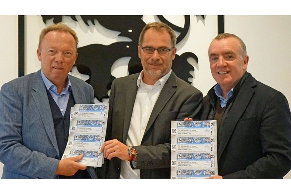 Von links: Peter Cassalette (Präsident), Bernhard Slawinski, Ian Ayre (Geschäftsführer). Foto: TSV 1860 München