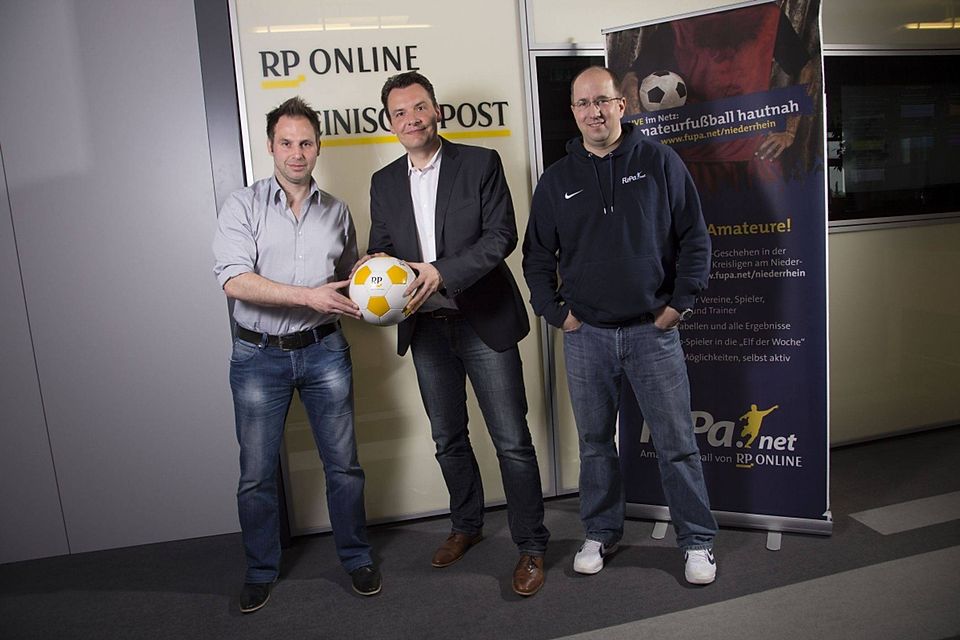 Organisator Michael Jasmund (Regionale Sporthelden), Oliver Horst (Geschäftsführer RP Digital) und Christian Kurth (Leiter FuPa Niederrhein) freuen sich auf die ersten "Team-Shootings" am Niederrhein.