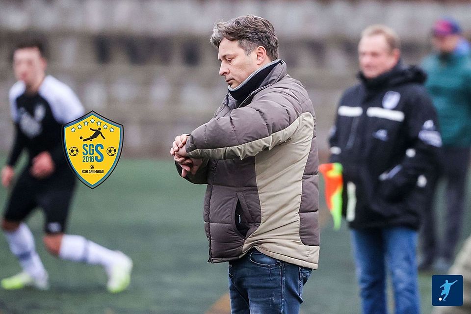 Ein kurzer Blick auf die Uhr: Noch ein halbes Jahr ist Zoran Krneta bei Geisenheim Trainer, dann wechselt er zu Ligakonkurrent SG Schlangenbad. 