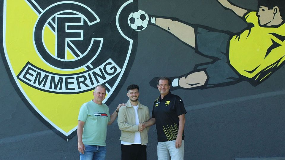 FCE-Coach Stefan Hebding mit den beiden Präsidenten Manfred Schunn und Artur Seemann
