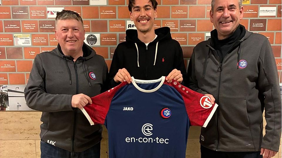 Von links: Abteilungsleiter Mario Katinic, Maximilian Klenk, Sportlicher Leiter Christoph Discher. Foto: Verein