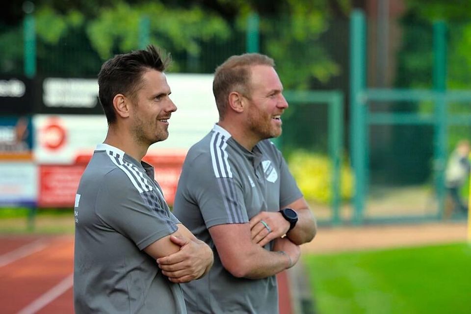 Das Hollager Trainerteam Lukas Reineke und Lennart Süllow bleibt längerfristig.