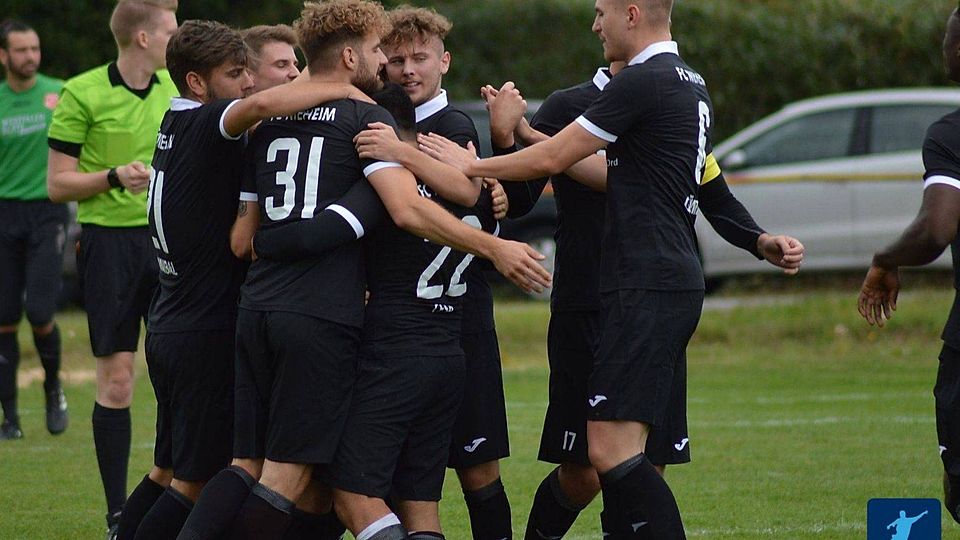 Nico Günther (rechts) verlässt den FC Nieheim.