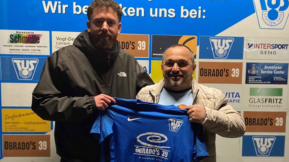 Neuzugang Patrick Almeida-Azevedo (links) und TuS-Sportchef Franco Viteritti | Foto: Verein