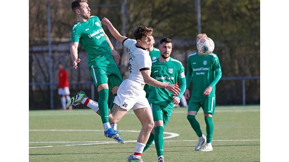 Auf Ballhöhe: RW Darmstadt (Mitte Finn Malte Hellwig) kam in der Verbandsliga zuletzt in einer turbulenten Partie zu einem 5:4-Erfolg gegen den SC Dortelweil. Am Sonntag wollen die Darmstädter gegen Seligenstadt nachlegen, während Dortelweil diesmal bei der SG Langstadt/Babenhausen spielt. 	Foto: Peter Henrich