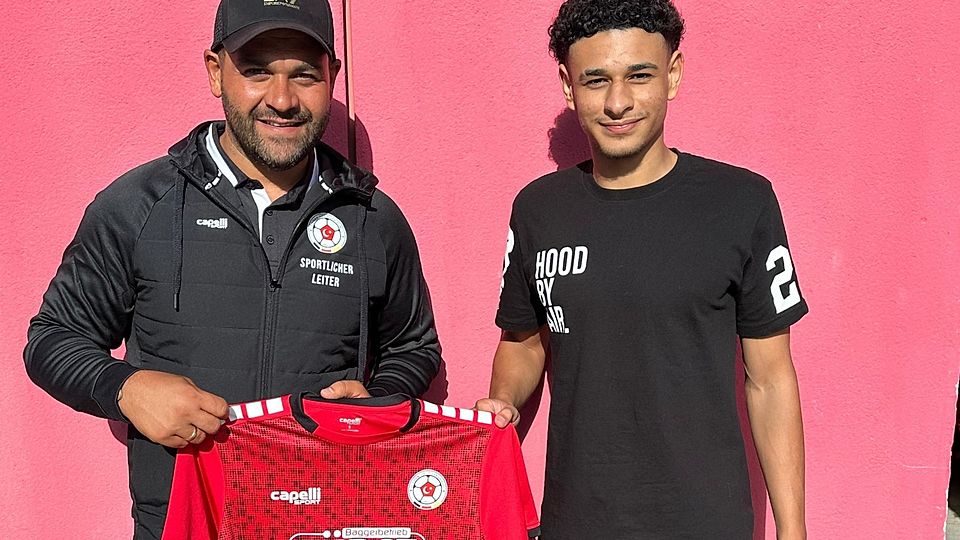 TG-Manager Onur Örs (li.) mit Neuzugang Rayan Farjallah