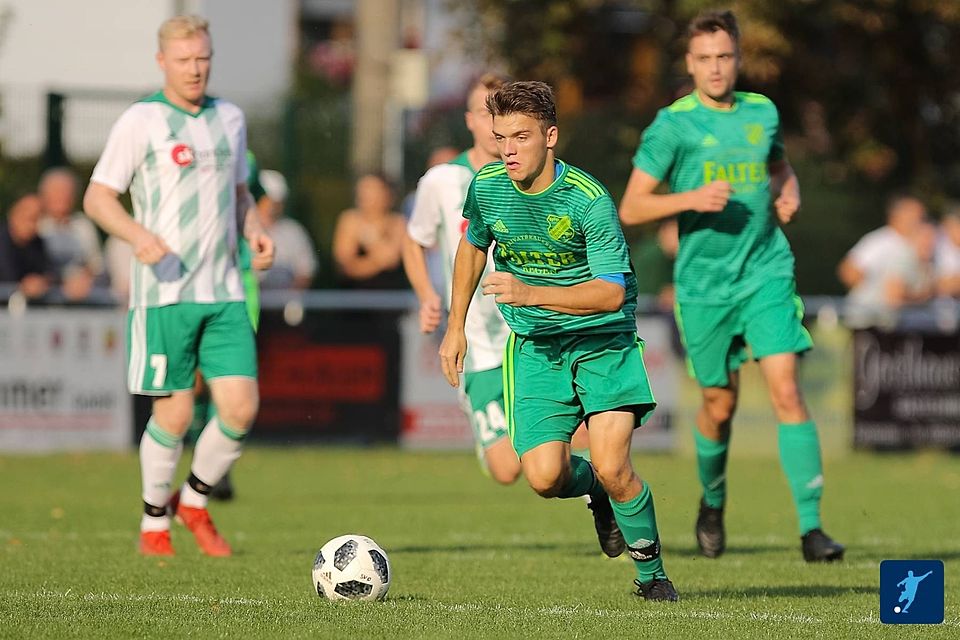 Dennis Edenhofer (am Ball) stürmt kommende Saison für die SpVgg GW Deggendorf 