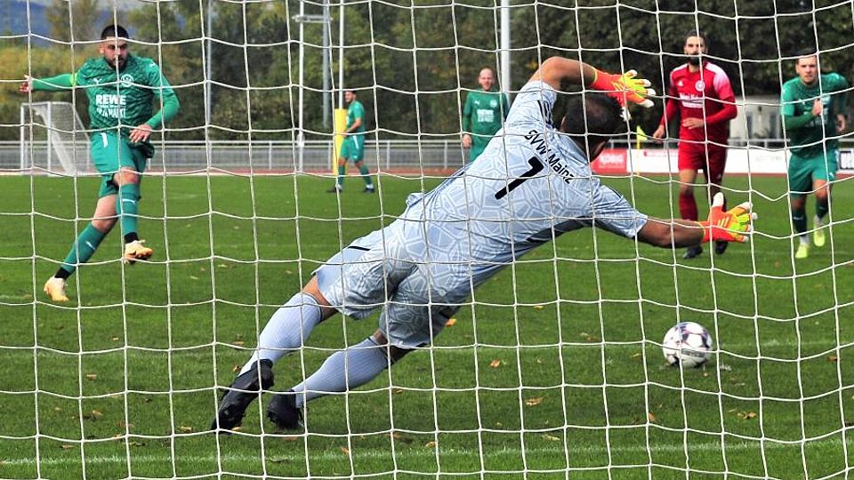 Francesco Teodonno (hier gegen SVW Mainz) trifft zum 2:0 für Ingelheim. 