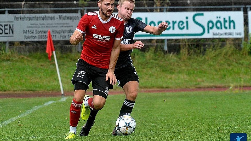 Sebastian Raml (li.) zählt zu den Stützen des FC Sturm Hauzenberg 