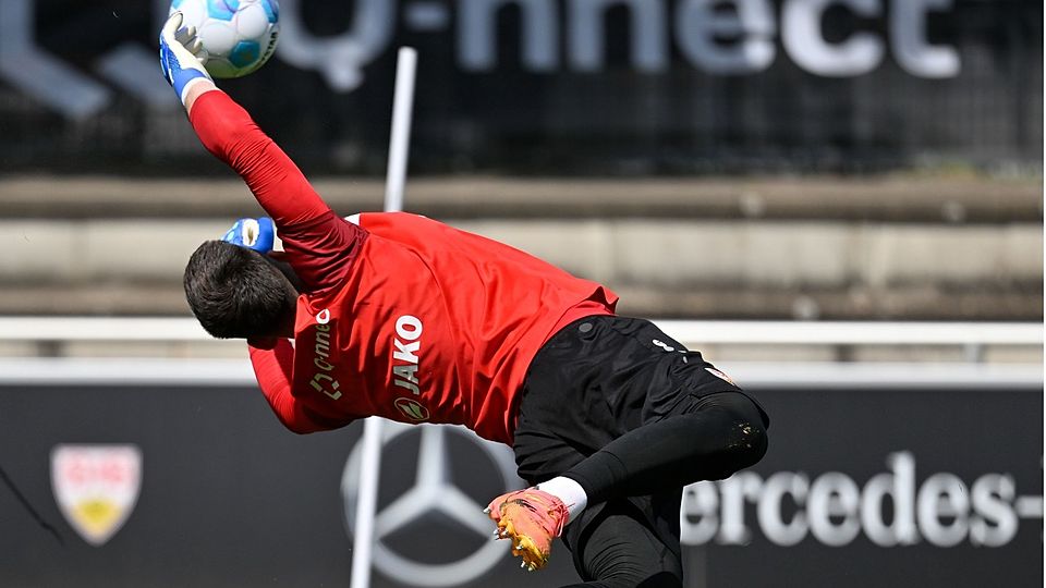 Was man nicht alles macht, um mit dem gewünschten Keeper in die Saison zu starten (Symbolbild).