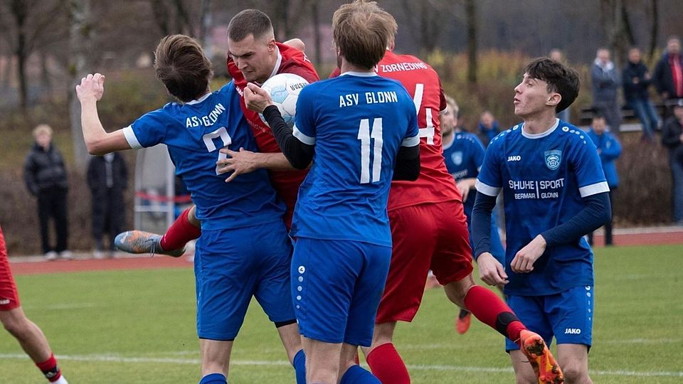 Der ASV Glonn (blau) trennte sich von seinem Trainer. 