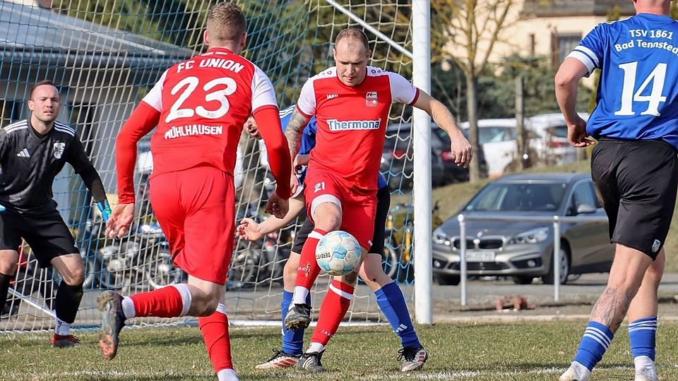 Am Ende musste Trainer Jurascheck aufgrund der Personalsorgen selbst noch ran und erlebte die Niederlage in Bad Tennstedt auf dem Platz und nicht an der Seitenlinie.