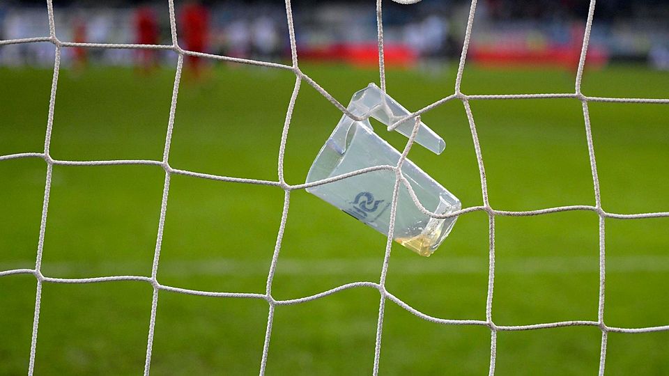 Plastik statt Glas: Eine Regelung des BFV schreibt vor, dass Getränkeflaschen bei Relegationsspielen nicht mehr ausgegeben werden dürfen.