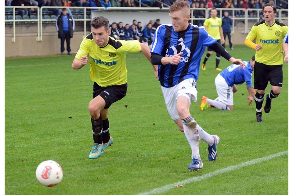 Schon zweimal in dieser Saison kreuzten Weiden (r. Martin Schuster) und Bayreuth die Klingen, zweimal hatten die Oberfranken knapp die Nase vorne. F: Nachtigall