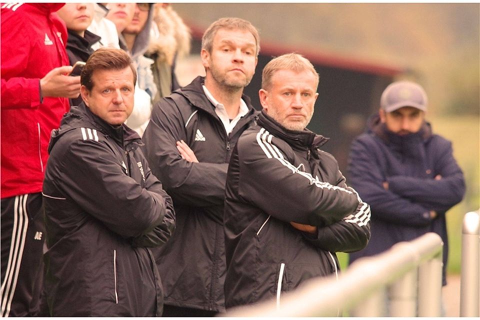 Coach Armin Stich (r.) mit den Co-Trainern Andreas Klose (l.) und Rainer Berg.  Foto: ofa